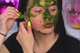 美女用纯天然的芦荟敷面膜，这效果比美容院还好，赶紧试试！视频封面