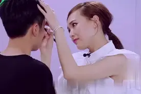 唐嫣转行做化妆师，现场给男生化妆，画面真是“惨不忍睹”啊！视频封面