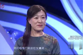 门当户对：50岁离异大姐竟是游泳教练，身材气质俱佳，太美了！视频封面