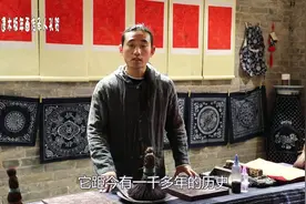 木板年画传承人，现场制作年画《蛇》，生动形象很好看视频封面