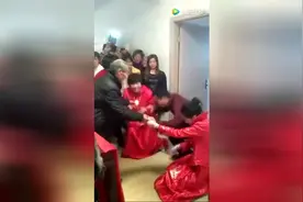 福建省一夫两妻拜堂，两个好闺蜜嫁一个男，太奇葩了视频封面