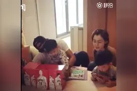 范玮琪携双胞胎儿子为黑人庆生，一家人温馨有爱视频封面
