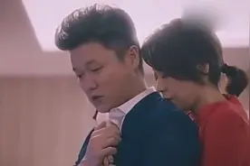小伙被人背后抱腰，转头一看竟是自己的女上司，笑的我都掉眼泪了视频封面