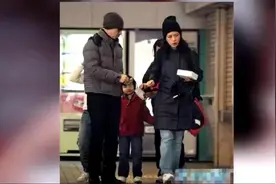 天王张学友全家福首次曝光，妻子美若天仙，女儿亭亭玉立！视频封面