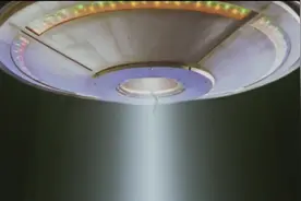 美女去海边发泄，不料被外星绑架，女子醒来后懵了！视频封面
