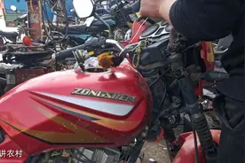 摩托车油箱进水生锈不好清理怎么办；只要节铁丝在家里就可以修理视频封面