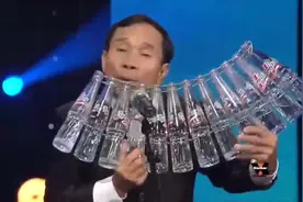 吹可乐瓶为什么能发出发出不同的音符，是瓶里面装多少水来决定吗