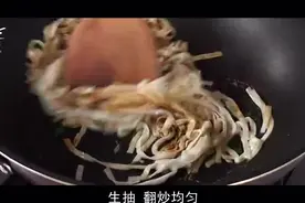 虾仁炒面家常菜这样做，家人都夸我是大厨师