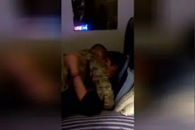 当兵几年的哥哥悄悄回到家，弟弟看到后第一反应却是嚎啕大哭视频封面