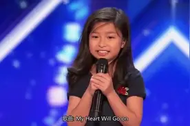 九岁女孩登台演演唱，太好听了，歌声征服了全场观众