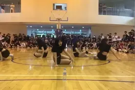 韩国女高中生啦啦队舞蹈翻跳串烧，男同学们都看疯了 -视频封面