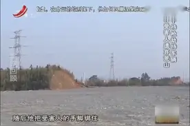 女子下班回家，遭蒙面男子挟持，被丢进荒山视频封面