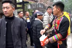 四川彝族农村婚礼，新郎发烟，四川抽这种烟贵吗？视频封面