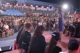 老太太高寿99岁归西，丧礼请名角唱歌，唱正嗨老太太却“诈尸了"视频封面