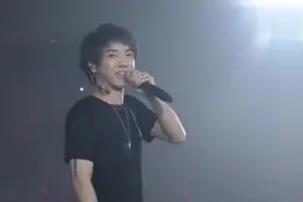 华晨宇让粉丝点歌，听到歌名后，华晨宇：你们别调戏我啊！太逗了视频封面