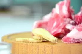 炖排骨加一步，老人小孩没牙也能吃！营养吸收提高三倍！