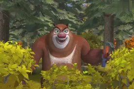 熊出没：光头强把脚伸进水里，里面的鱼都被他的臭脚臭晕了视频封面