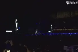 五月天太原演唱会《温柔》，蓝色海洋大合唱真是温暖