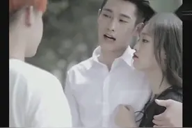 女友被男生缠着表白，男友的出现太帅了，这份狗粮我吃了视频封面