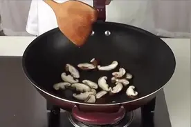 香菇油菜炒面，这样做女儿和表弟最爱吃了