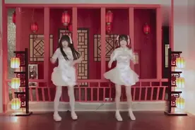 两个萌萝莉挑战《咋了爸爸》舞蹈，有点调皮，动作太搞笑了！