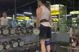 烧饼的健身日常，一身全是肌肉，真是厉害了