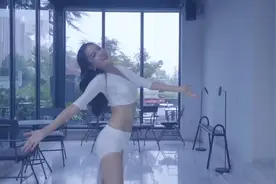 白皙嫩滑大美女，性感得让人窒息，唯美演绎超赞肚皮舞，视频封面
