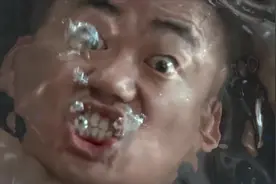 它是最怕水的，把它扔水里，直接发脾气了