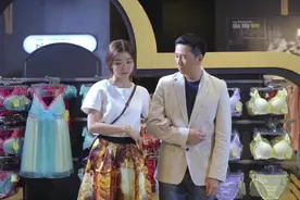 男友陪于莎莎逛内衣店，没想到喜欢这个调调，于莎莎立马满足他视频封面