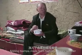 ：青藏高原，雨天为母亲寻找治疗感冒的藏贝母