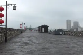 南京城墙，世界第一大城墙，历经600多年风雨沧桑，依旧威武雄壮视频封面