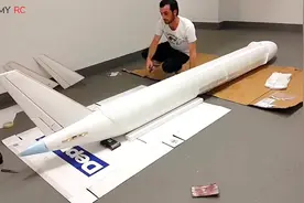 实拍外国模友波音777模型飞机，从制作到起飞全过程