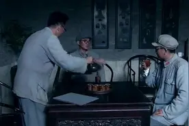最牛同学聚会，三人跻身政治局，其中一人任总负责，大家聊个没完视频封面