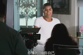 EJ征服纽约：EJ接受采访，坦然面对性别问题，自信十足