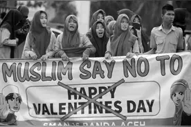 世界各地迎浪漫情人节 日本为抢巧克力“挤破头”图片