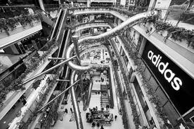 浦东商场现巨型滑梯:工作人员已试滑 多项措施保安全图片