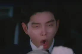 洁癖男送醉酒女回家，不料醉酒女打嗝酒臭味，表情亮了，太搞笑了视频封面