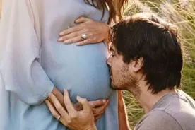 吸血鬼夫妇晒孕照满脸幸福！视频封面