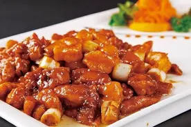 虾与鸡肉两鲜一勺烩，美味官府菜鸡里蹦