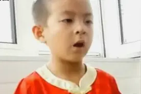 5岁小萌娃为爸妈离婚抛弃自己 自编自唱一首歌 唱哭千万人视频封面