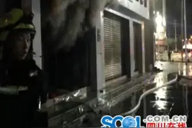 遂宁大英：商住门面浓烟滚滚 公安消防齐心救援图片