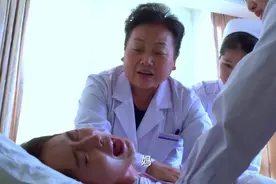 产妇坚持自己喂孩子，不打退奶针，找催乳师催乳疼的钻心视频封面