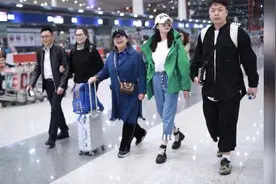 杜海涛沈梦辰携双方父母罕见大合体 “准婆婆”笑得好欢！视频封面