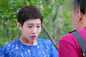 美女怀孕了，小伙好奇摸人家肚子，被老婆看见视频封面