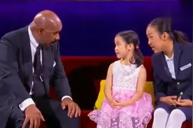 5岁中国女孩接受采访，她的天真无邪让主持人无语，让翻译无奈