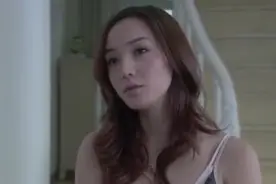 女保姆跟老板请假，没等老板同意就慌张离开,视频封面