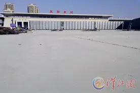 东站新建的停车场 春节期间并未启用图片