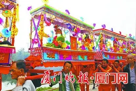 “蜈蚣阁”盛装巡游 万人祈福新年平安图片