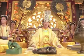 刘义将军战胜西凉军凯旋回朝，皇上龙颜大悦亲自出城迎接视频封面