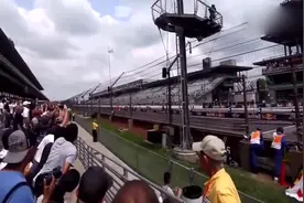 时速三百公里有多快？MotoGP一秒83.3米的速度，恐怖！视频封面